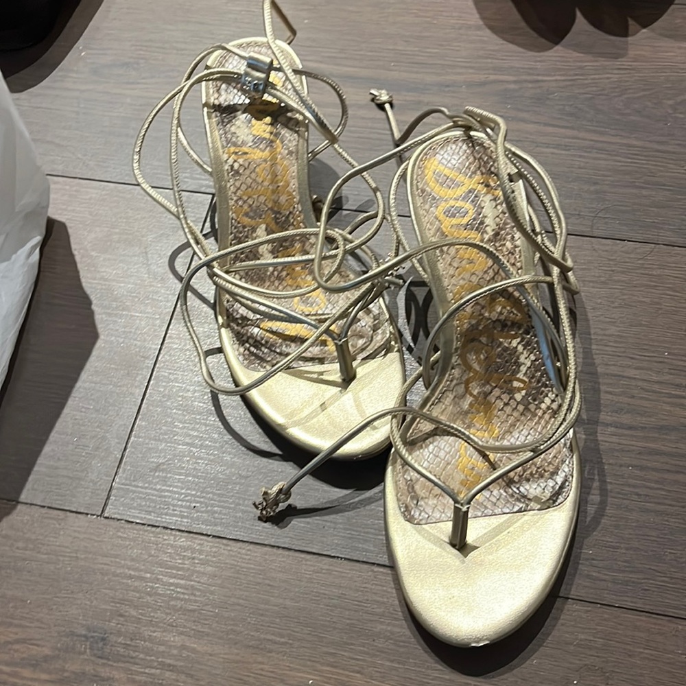 Sam Edelman Lace Up Thong Sandal in Gold